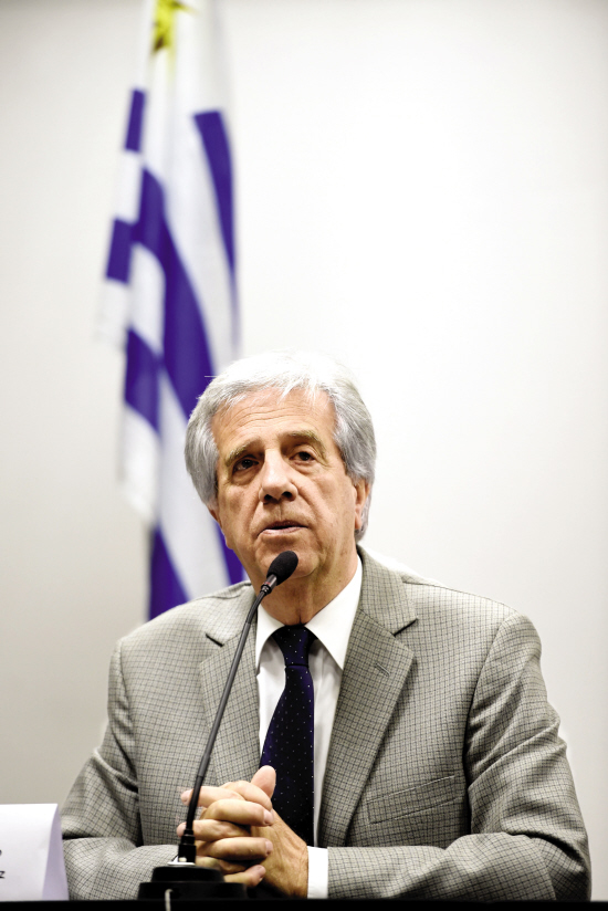 瑞典豪门劲敌场上一较高下，迎战乌拉圭巨人的简单介绍