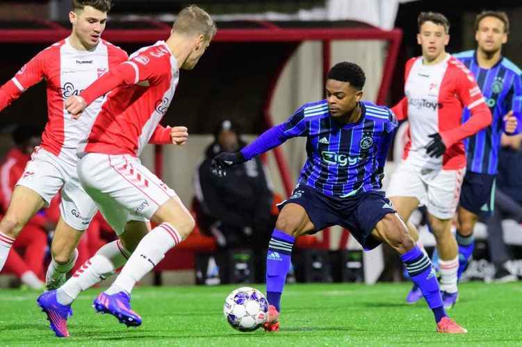 开云体育官网入口-伯明翰客场失利,保级压力骤增