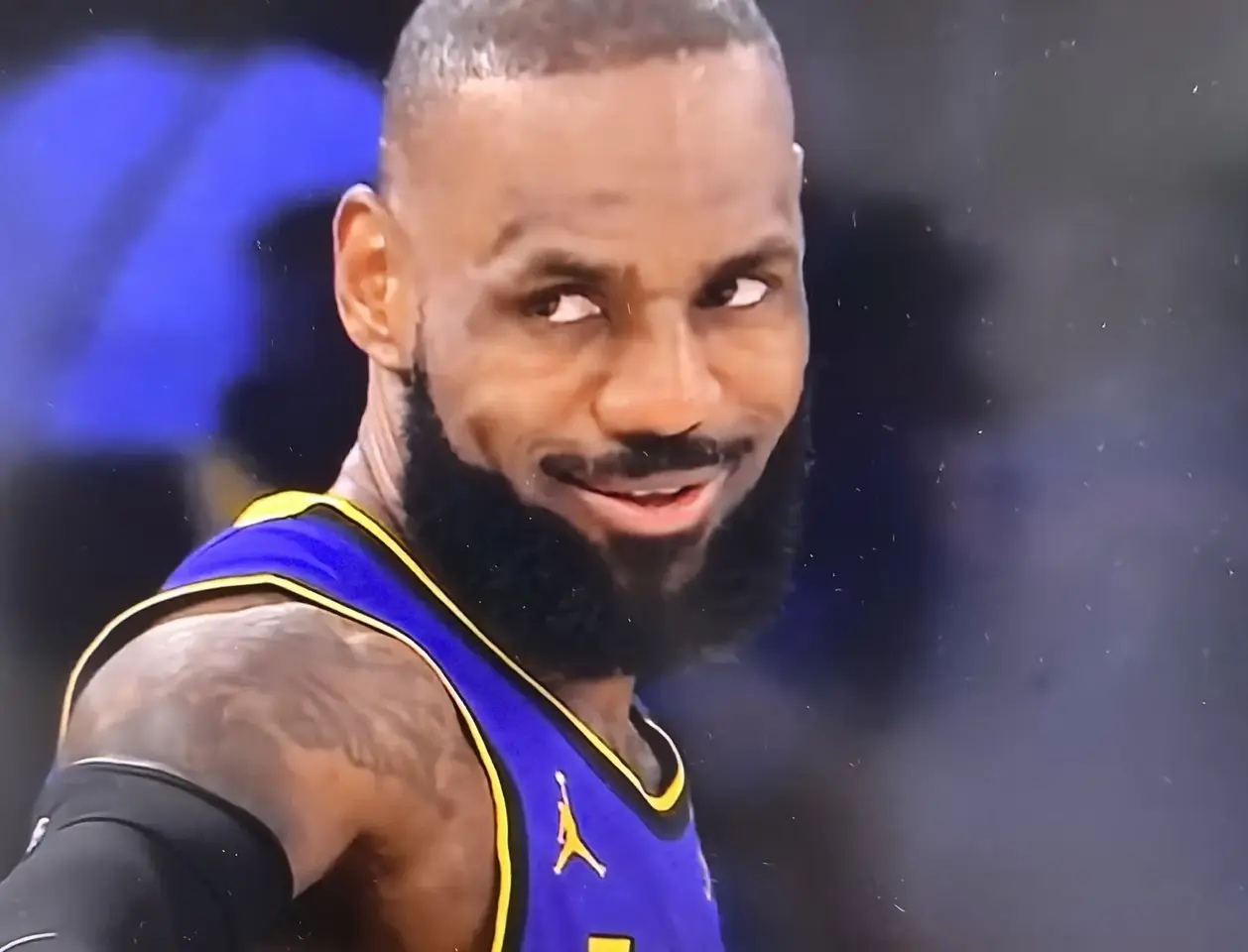 詹皇砍下三双，湖人扫荡爵士取胜