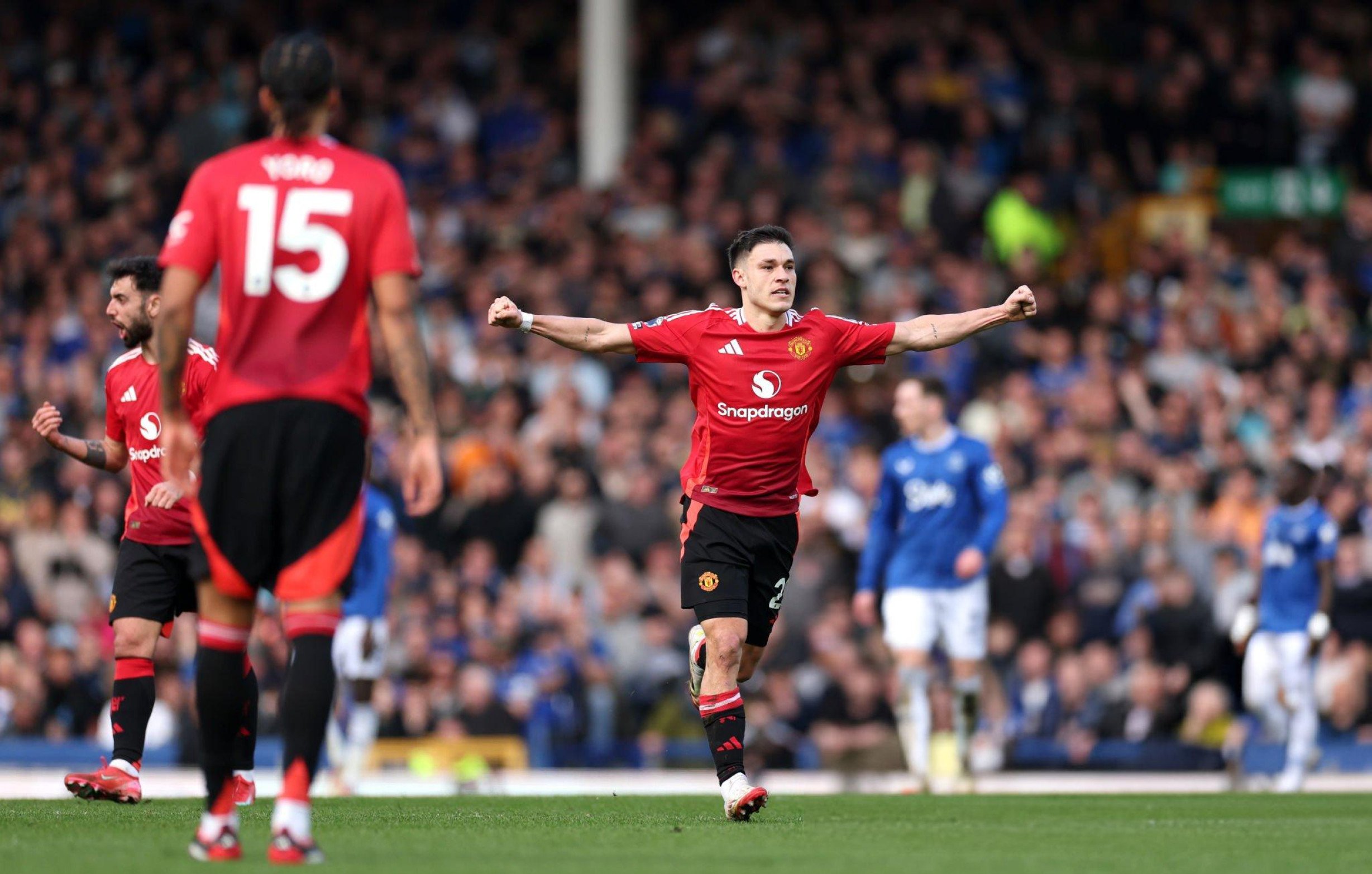 开云体育官方入口-埃弗顿主场遭遇窘境，难逃失败