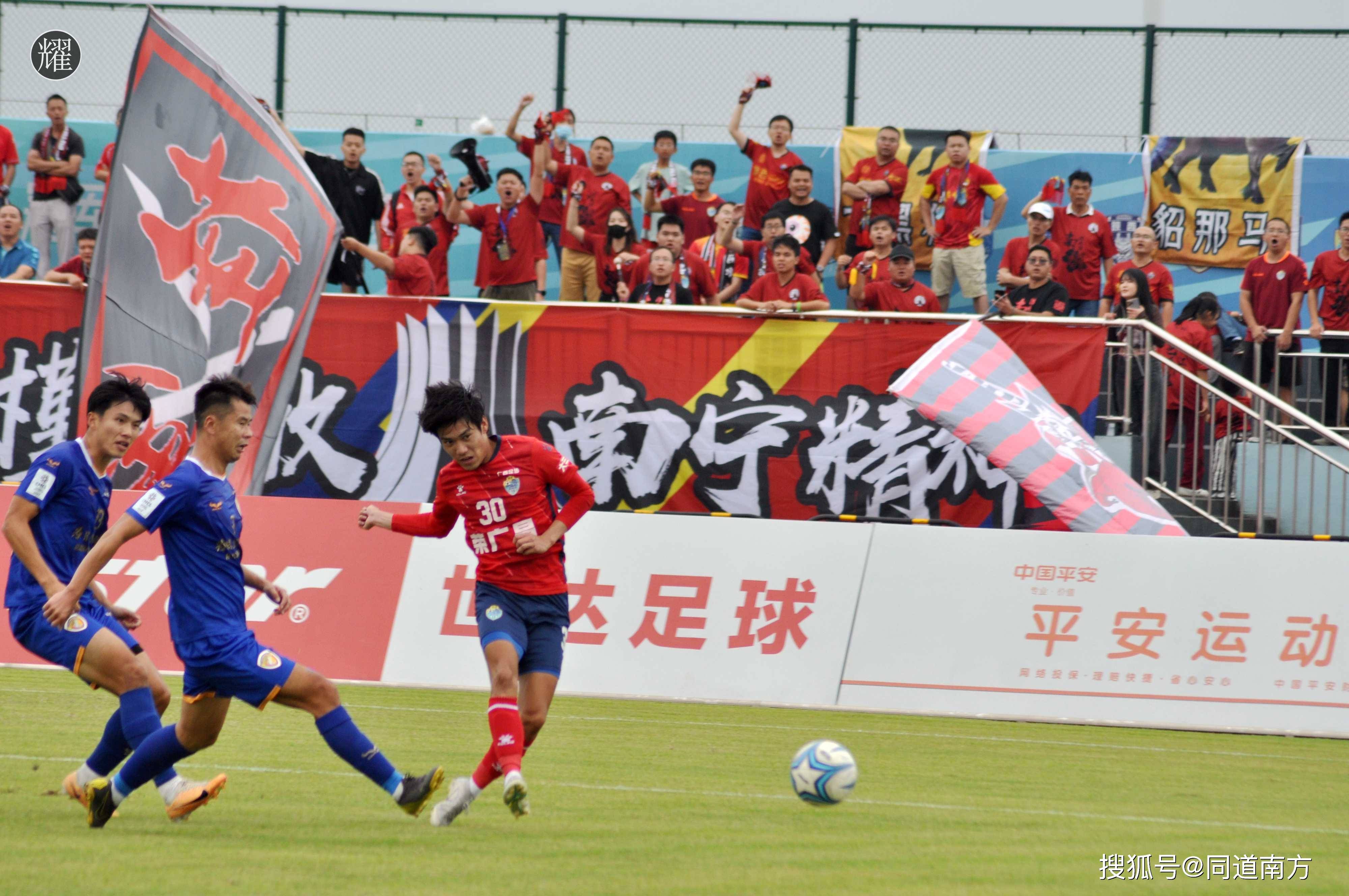 足球职业赛事精彩纷呈，球队实力不容小觑的简单介绍