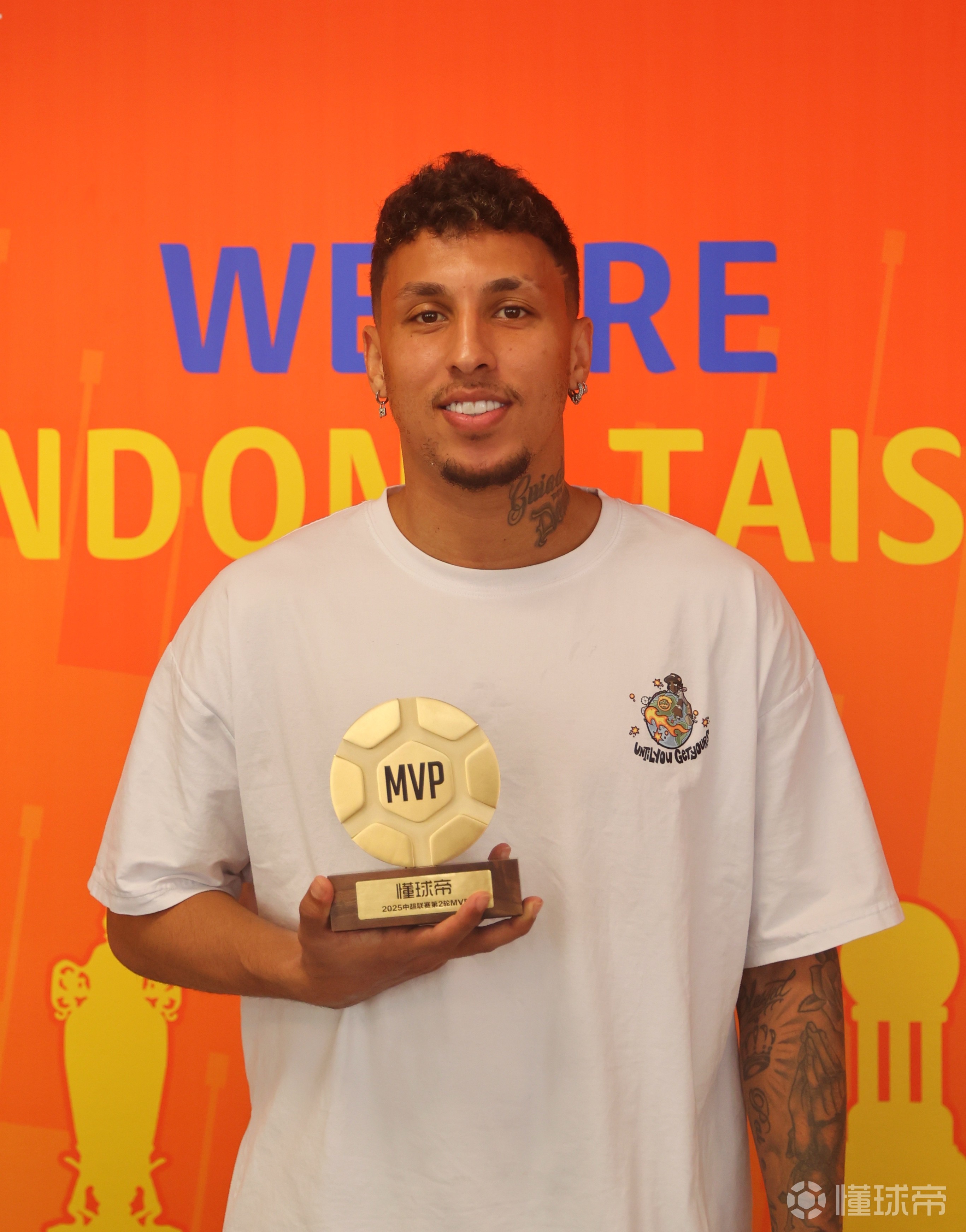 包含勇夺胜利的球员被球迷誉为当之无愧的MVP的词条