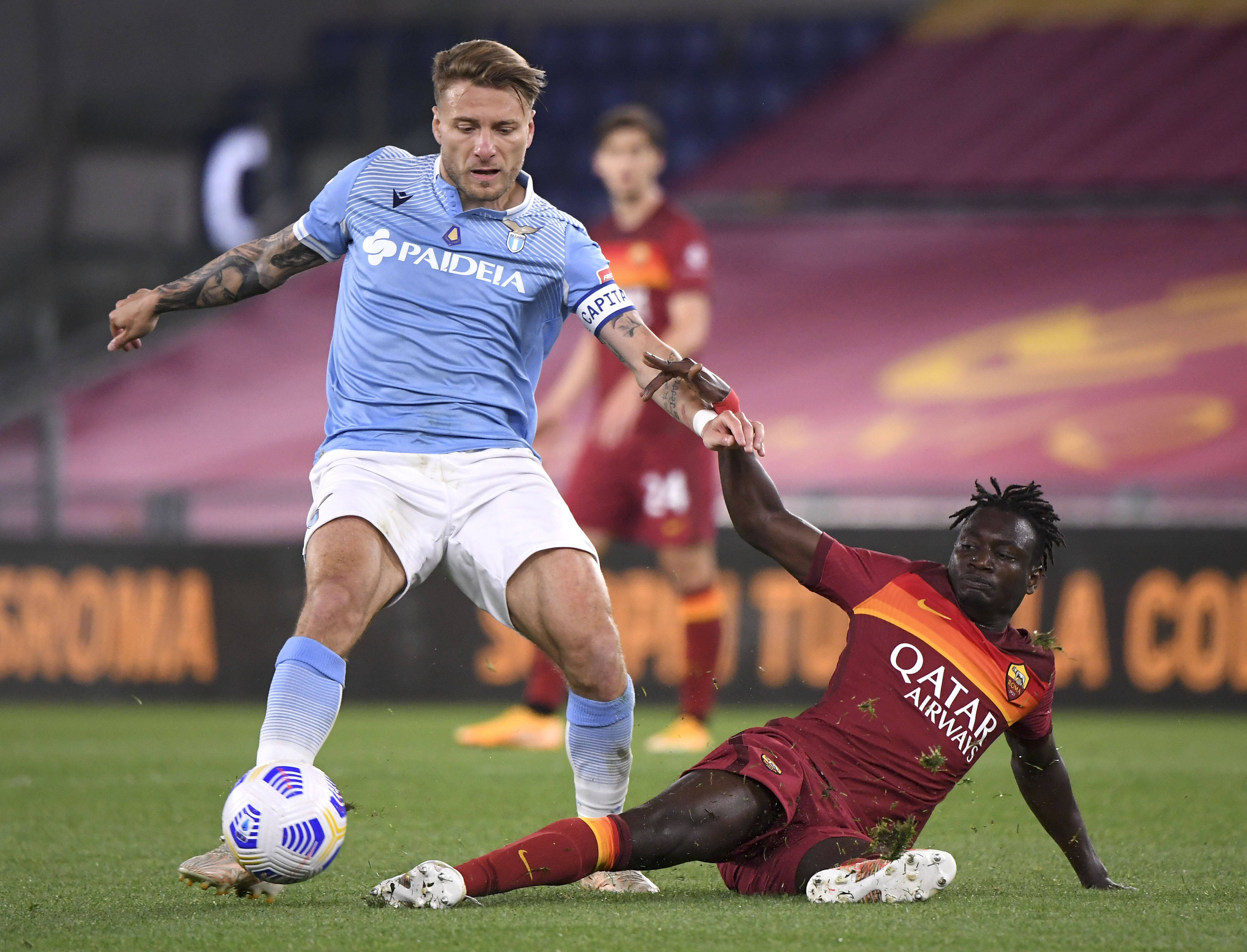 开云体育官方入口-阿贾克斯击败对手迈向晋级之路