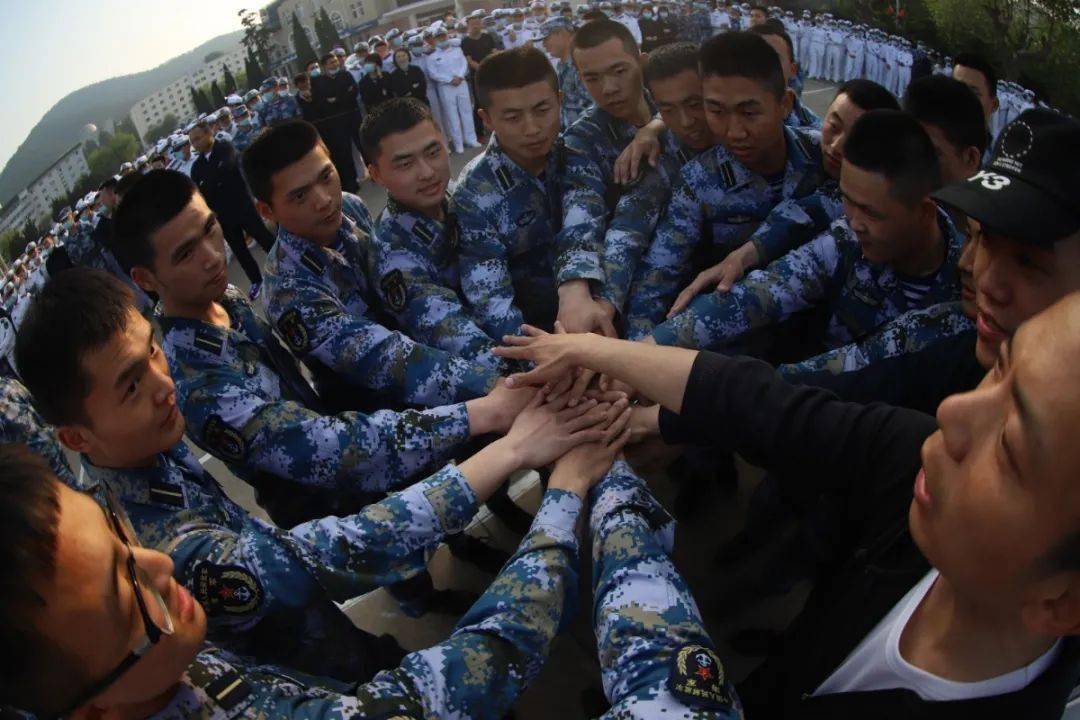 包含狭路相逢拼尽全力，不畏危机争夺胜利的词条