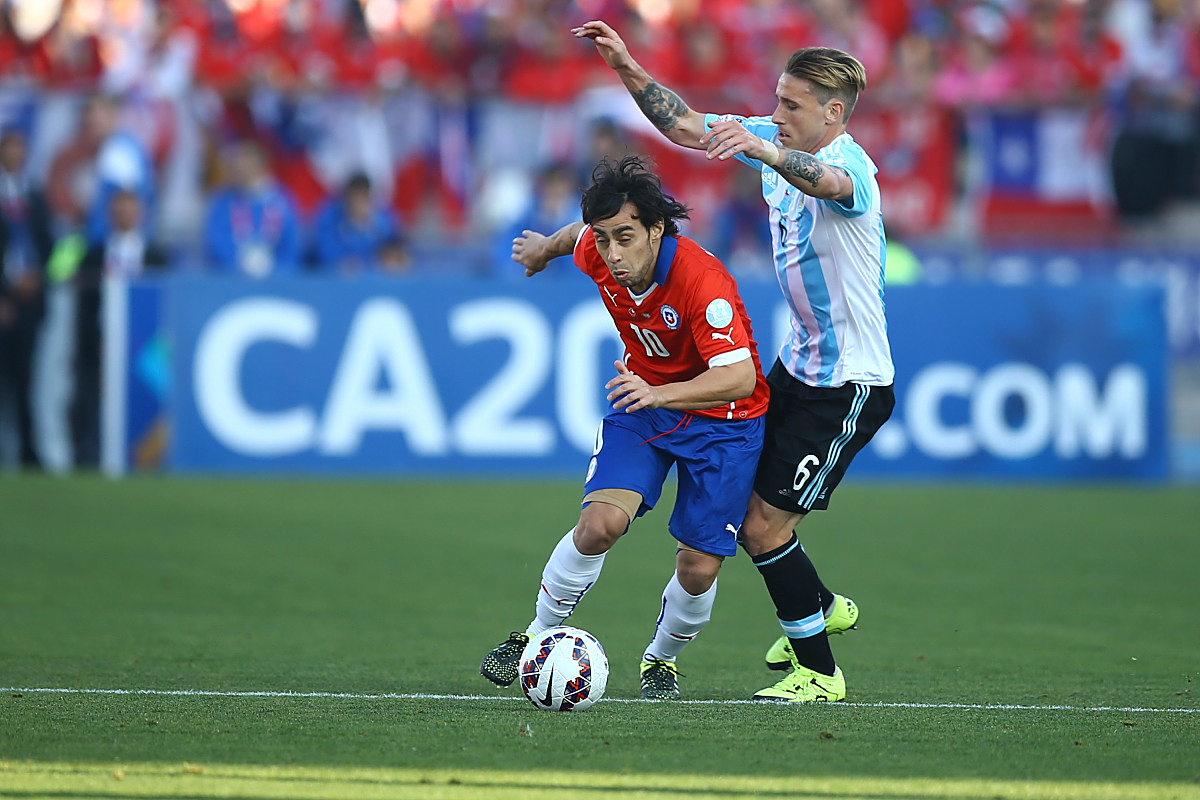 开云体育登录入口-塞维利亚逆袭克雷宁，客场告捷斩获三分