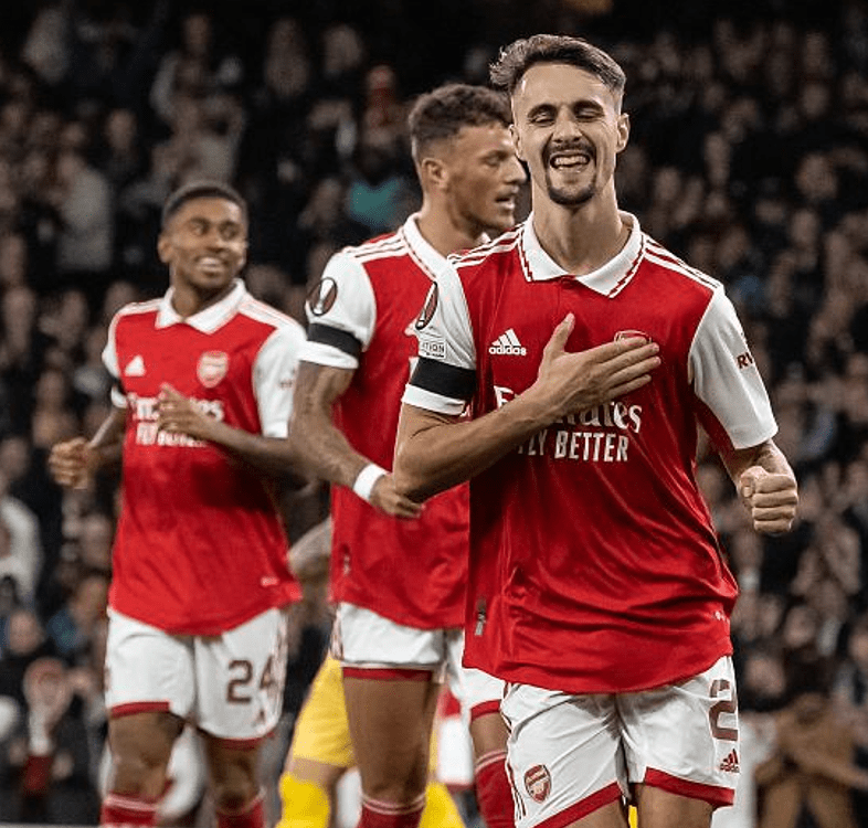 包含意大利战平,小组头名之争更添悬念的词条 包含意大利战平,小组头名之争更添悬念的词条