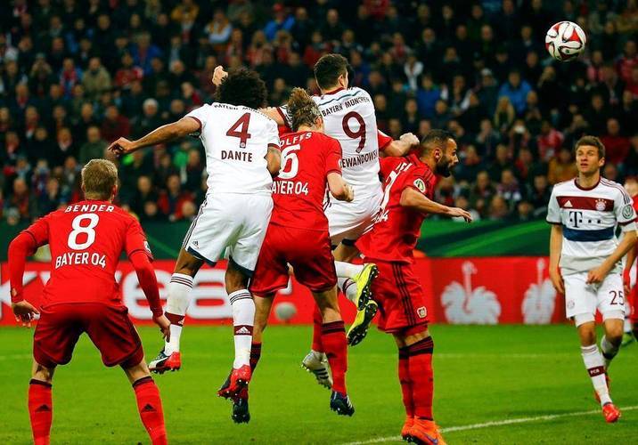 斯图加特主场被门兴逼平,双方握手言和激战无果的简单介绍 斯图加特主场被门兴逼平,双方握手言和激战无果的简单介绍