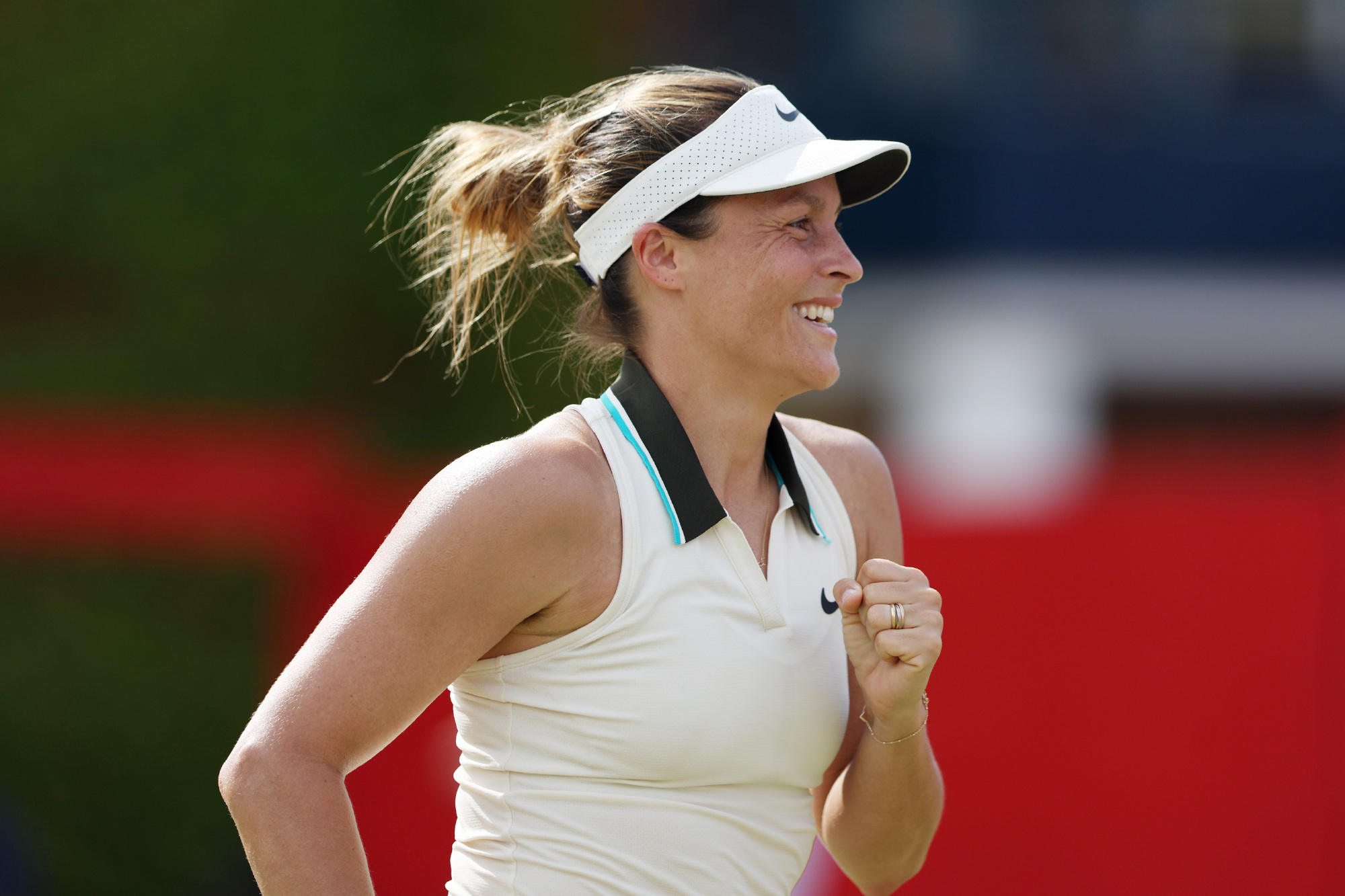 包含智利网球选手惊艳亮相，引人注目的词条