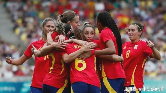 顶尖女足球员齐聚一堂，球迷见证巅峰对决的简单介绍