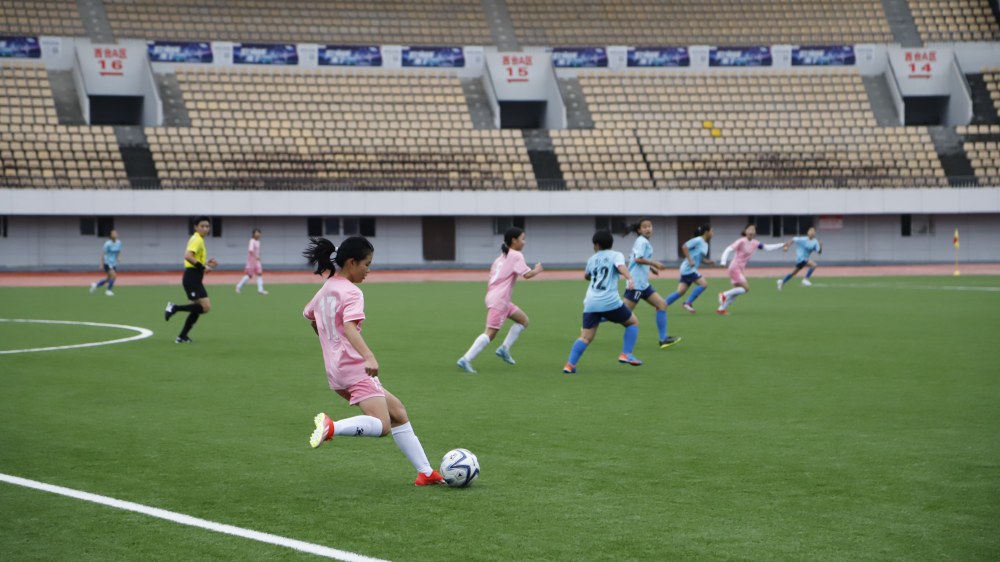 开云体育登录入口-足球比赛精彩瞬间：女选手赛场展风采的简单介绍
