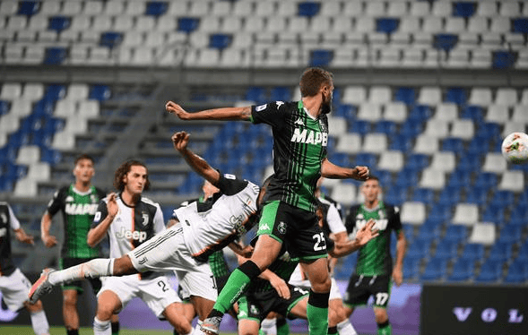 包含萨索洛后防线表现出色，成为球队稳定后防支柱的词条