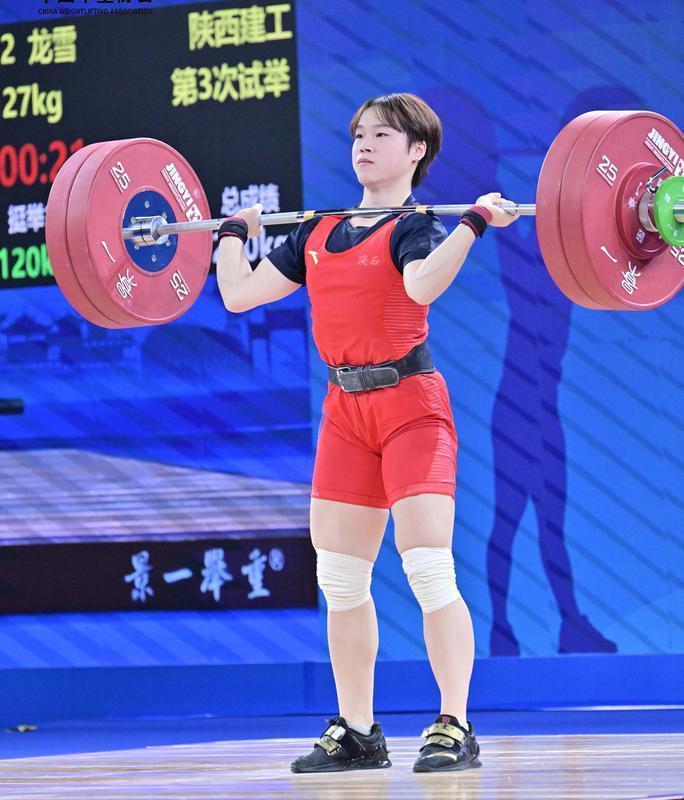 开云体育-关于美国举重女将成功举起自己,凭一日之功登顶领奖台的信息